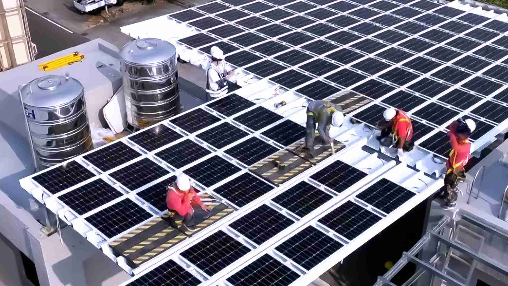 优游UB8着力于替代能源之技术研发，，，如光电浪板的相关制程、、设备与产品，，其中所开发之光电整合型浪板，，，，减少传统金属支架安装，，，更提升耐候度，，，可广泛运用于多元场域，，，，并辅助建筑达到净零碳排目标