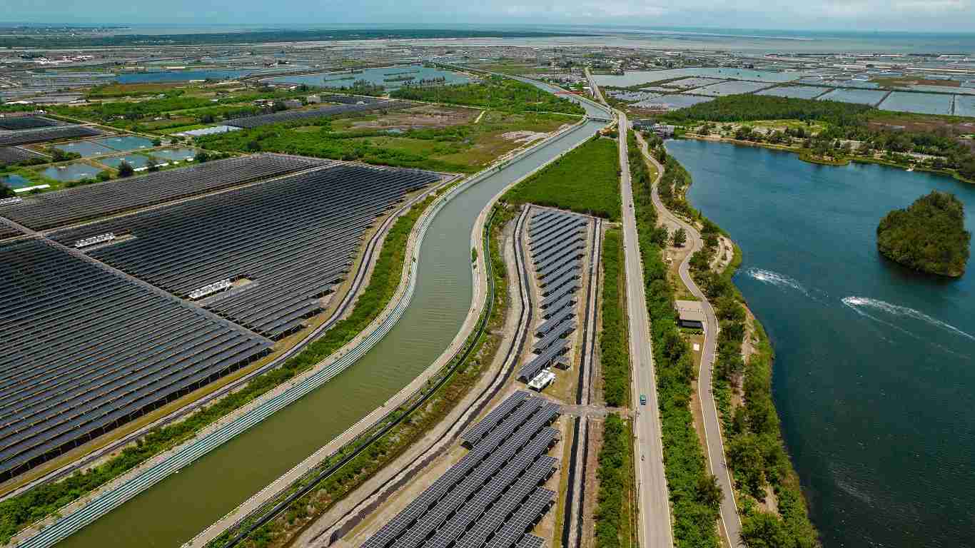 优游UB8能源事业提供智慧能源管理、、、、太阳能监控管理、、、、全方位电厂建置及运维解决方案，，，，并拥有管理超过6000案场的经验