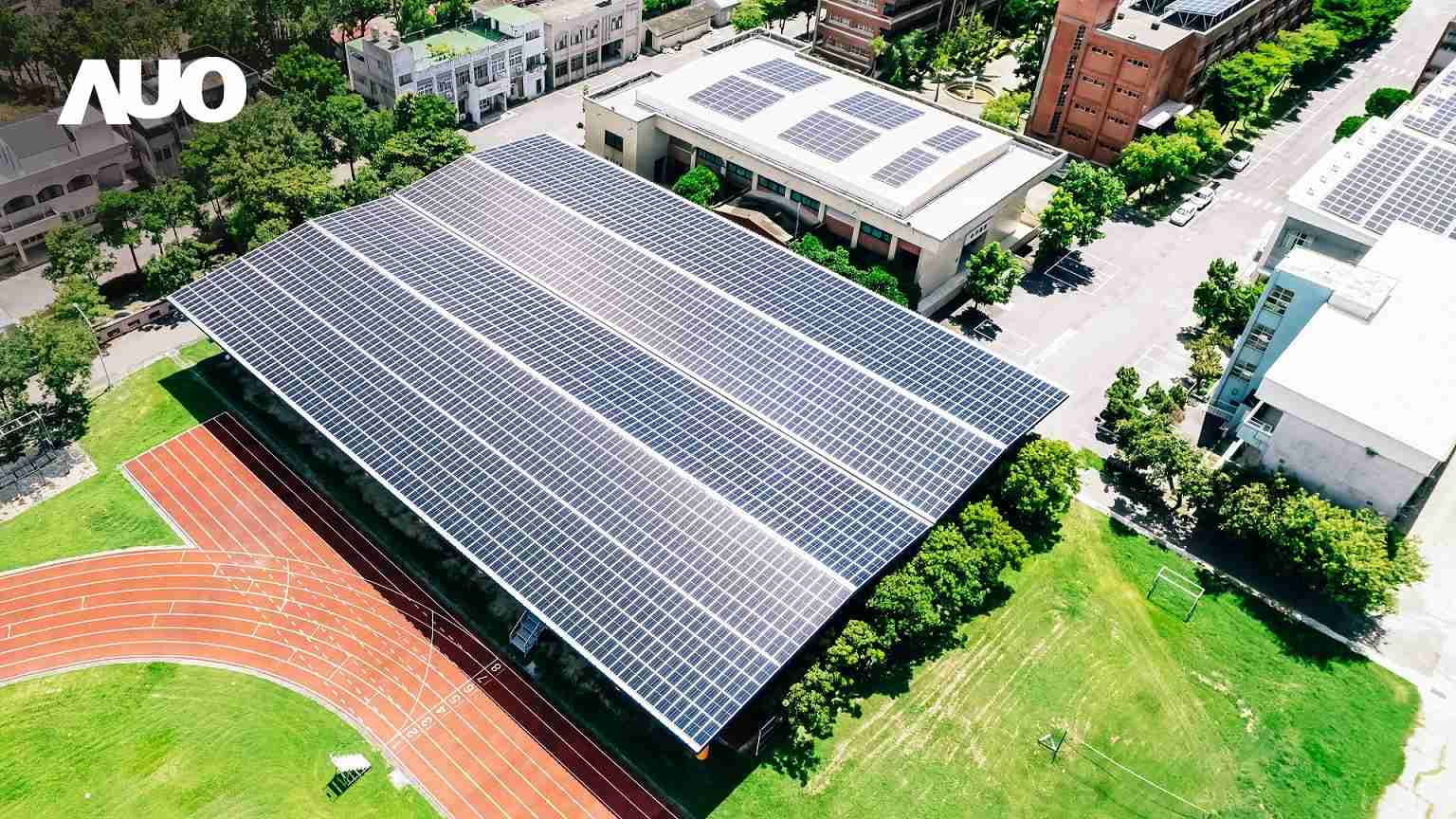 优游UB8SunSteel光电整合型浪板具备快速安装、、、轻量化优势，，，可提升15%发电效能，，，，通过国际IEC与台湾VPC认证安全、、防漏、、、耐候标准